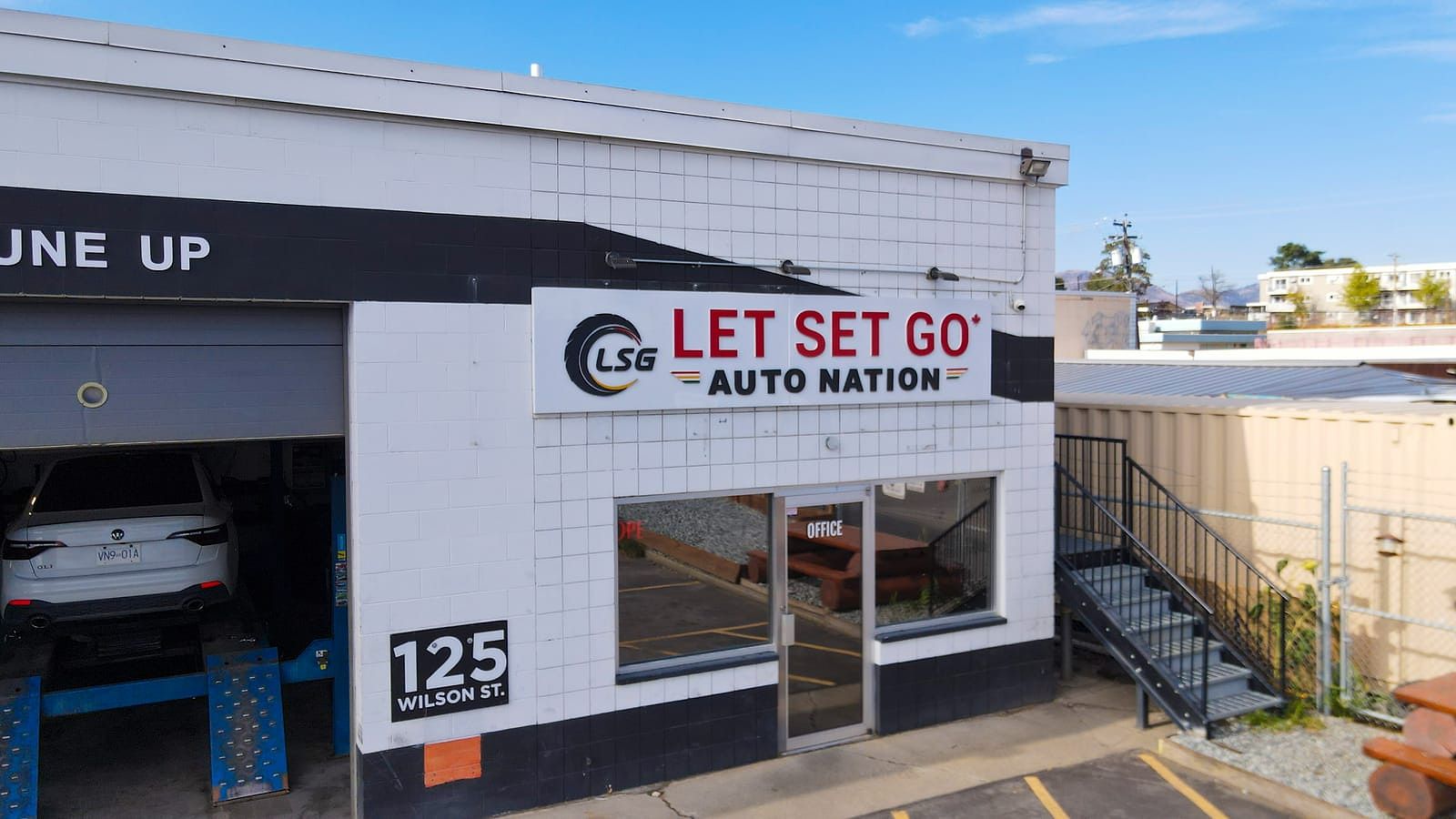 The LSG Auto Nation office entrance at 125 Wilson St